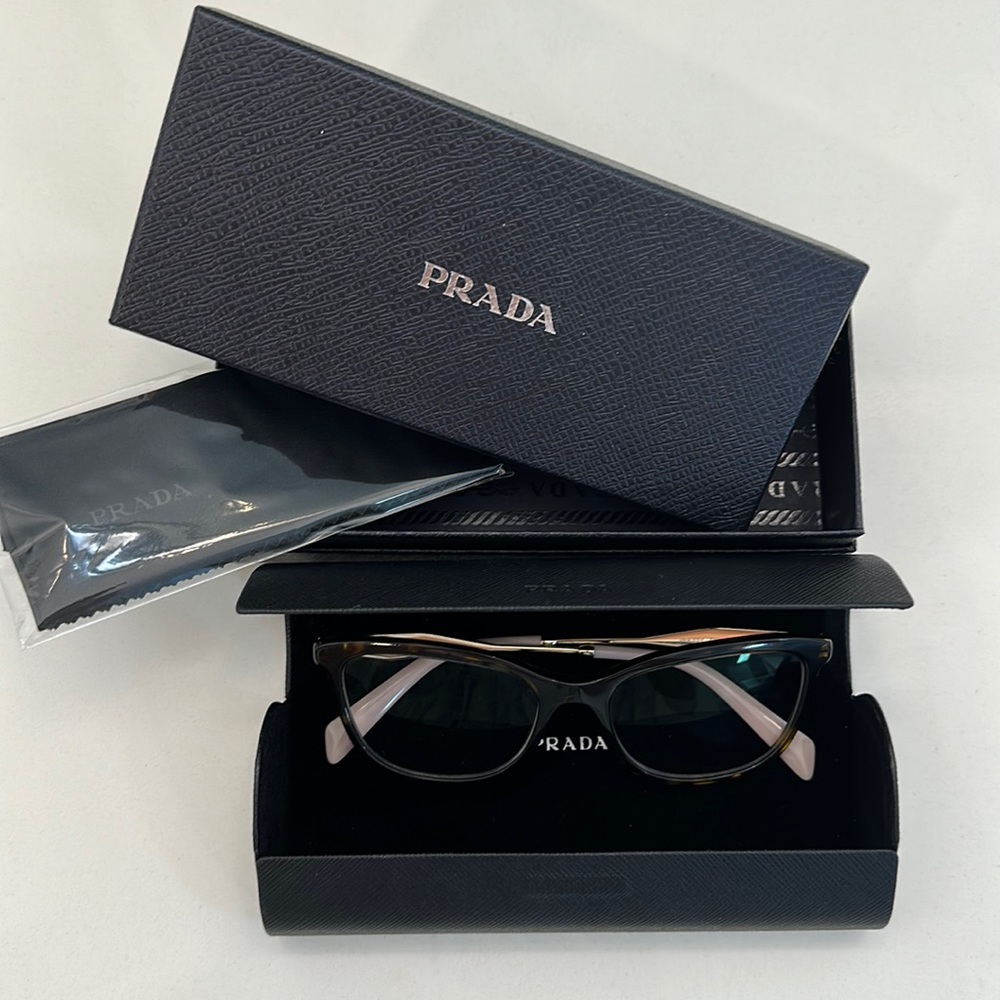 PRADA GLASSES